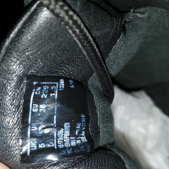 NWOT Unstructured by Clark's. Booties in Black 7.5M - Picture 15 of 15